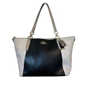 Authentic Coach Ava Tote Large Black & Cream with Python Embossed‎ Details